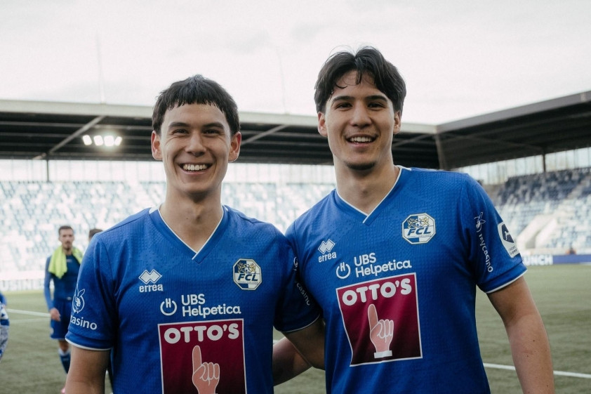 Bung Meng Freimann và anh trai Bung Hua Freimann trong màu áo FC Luzern