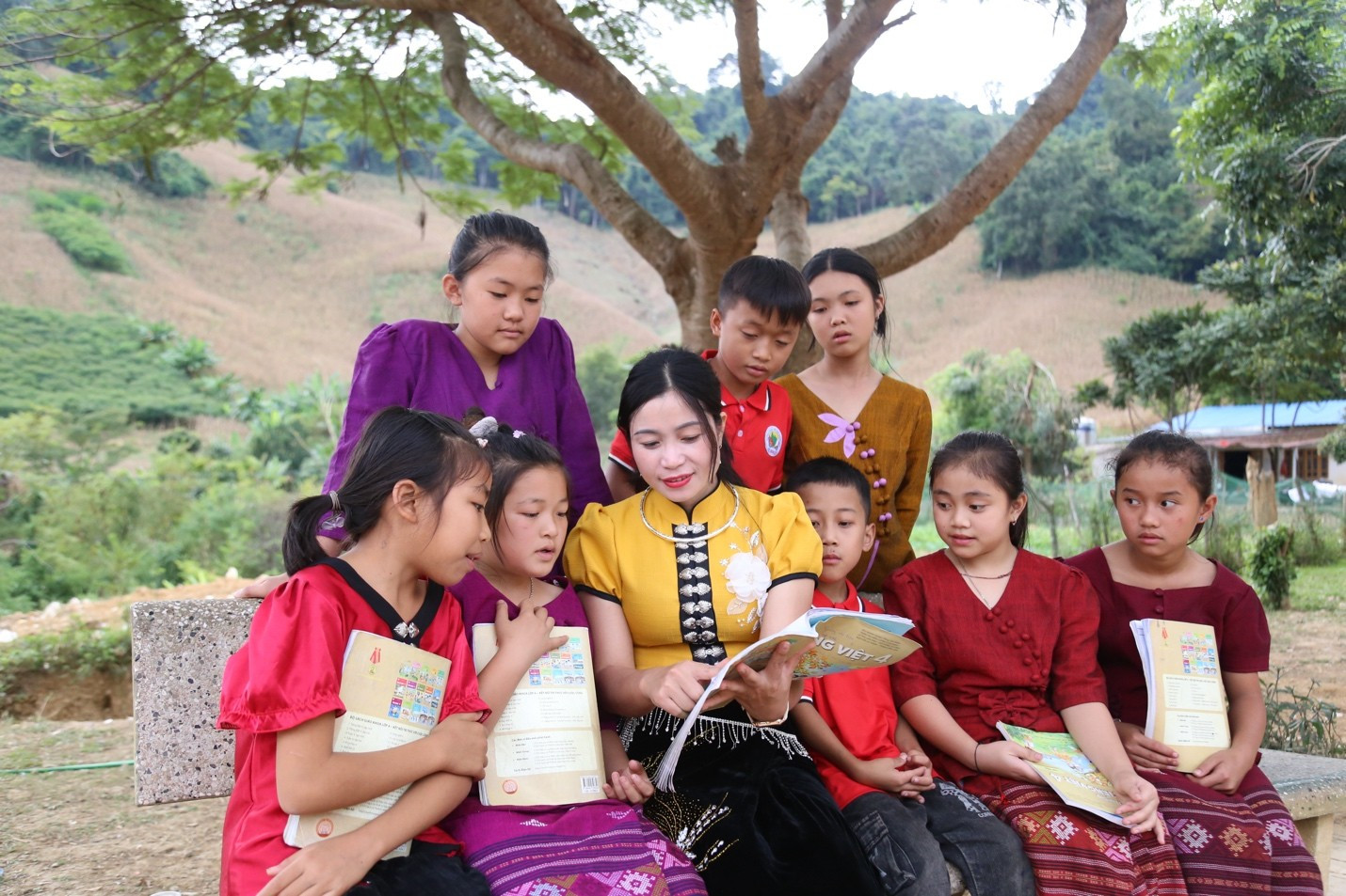 Bộ GDĐT: Đề xuất HỆ SỐ LƯƠNG ĐẶC THÙ cho NHÀ GIÁO có đủ căn cứ chính trị, pháp lí, không phá vỡ thiết kế hệ thống tiền lương hiện hành- Ảnh 10.