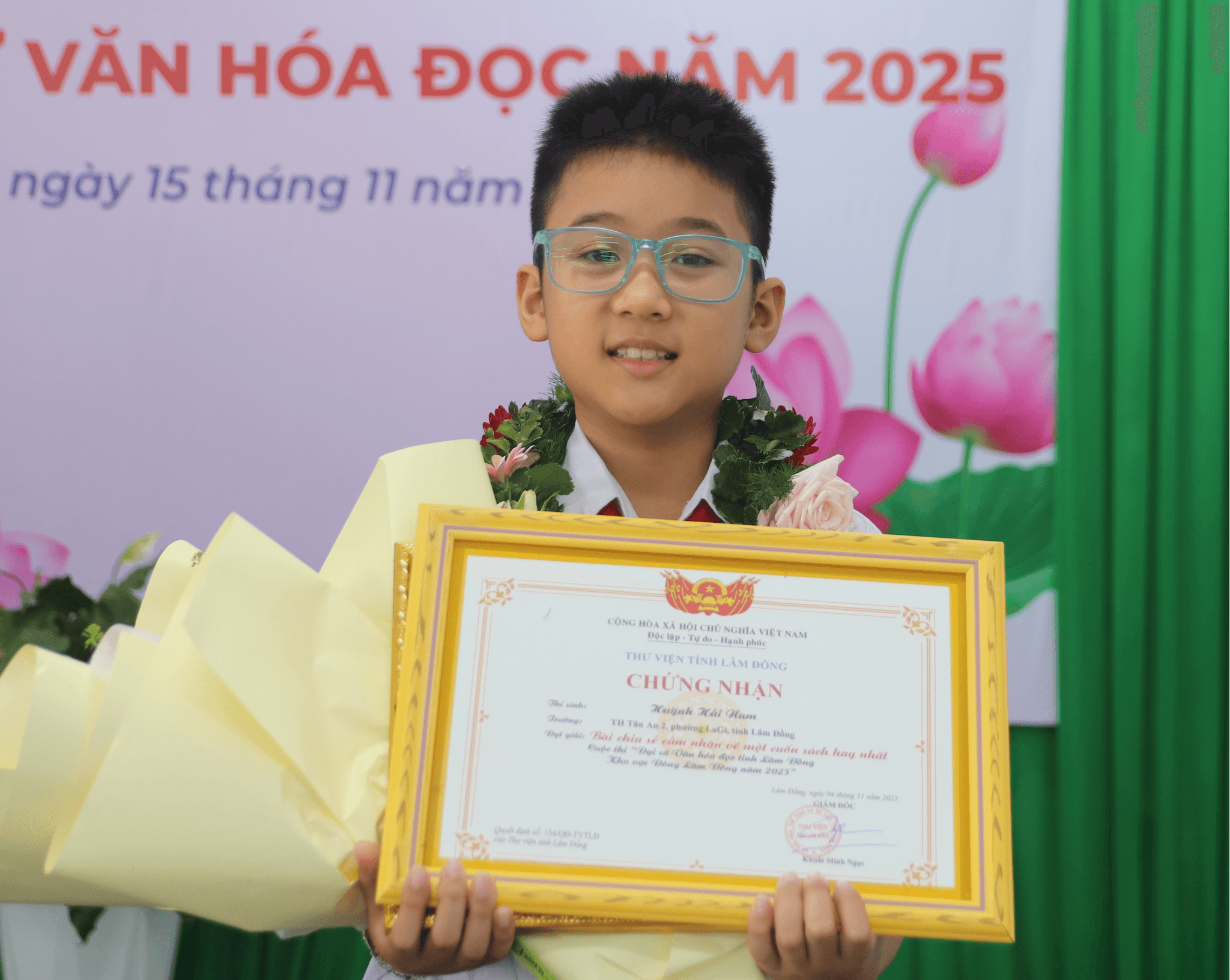 Cu bé văn hóa đọc Huỳnh Hải Nam