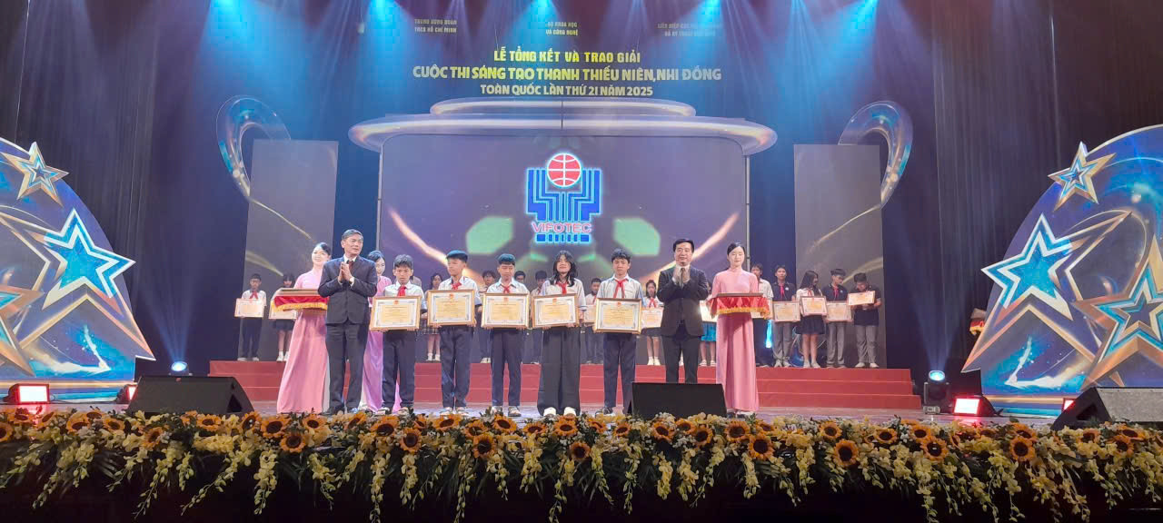 z7228325335070_7cdb5b77ef467f44e7f22dabb27746af.jpg