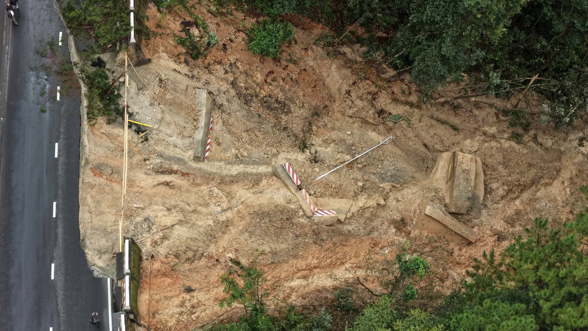 Betonový násep byl stržen z útesu