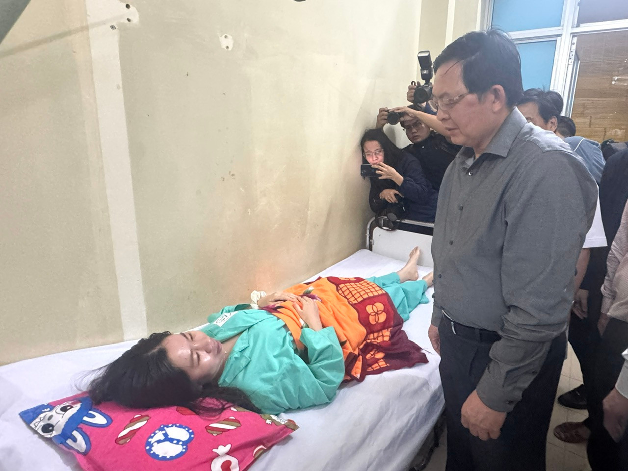 Phó Thủ tướng Hồ Quốc Dũng trực tiếp chỉ đạo khắc phục sạt lở tại đèo Khánh Lê- Ảnh 6.