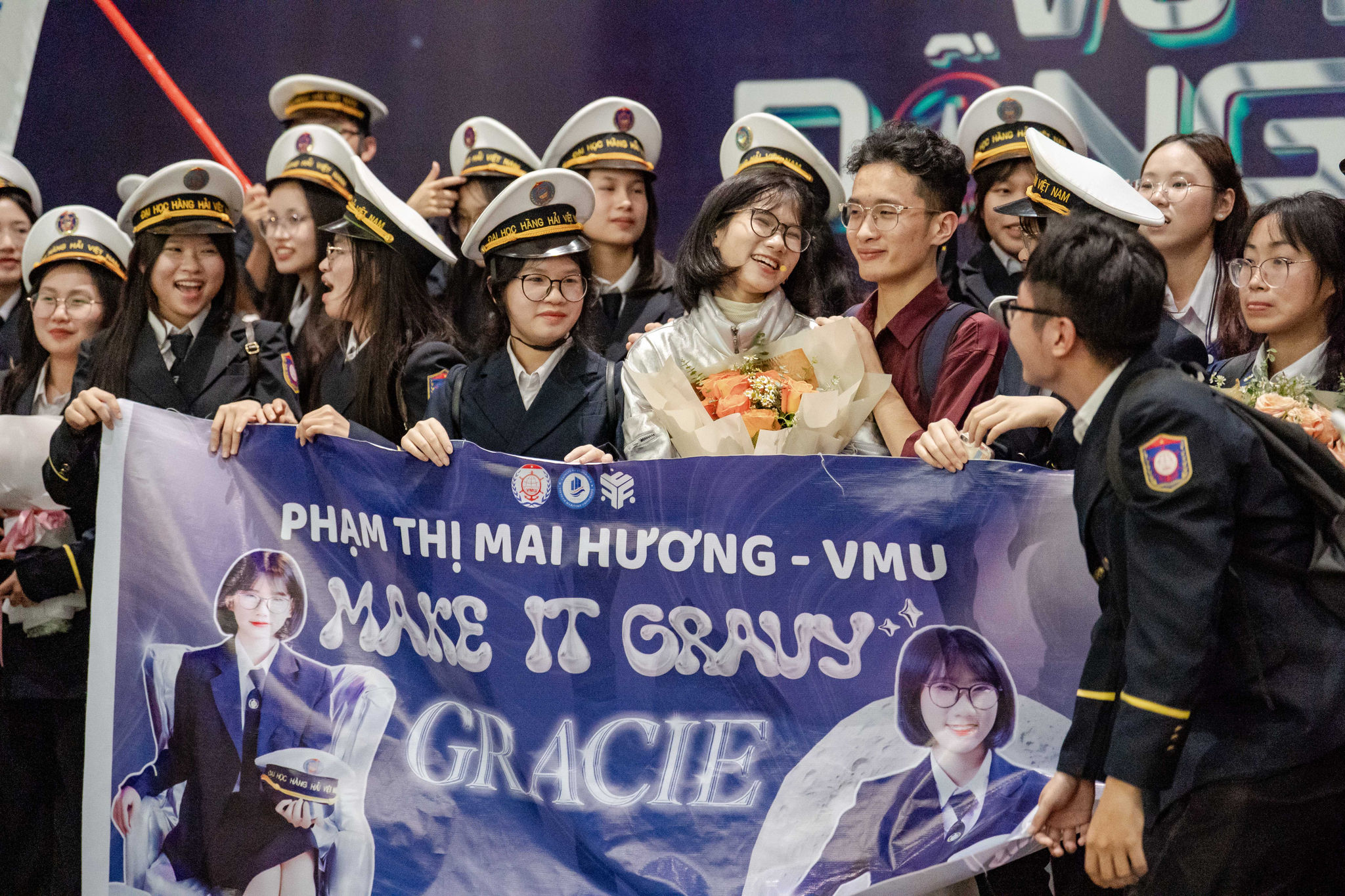 Hàng trăm sinh viên trường Đại học Hàng Hải đã đồng hành cùng Mai Hương suốt 7 tháng thi đấu