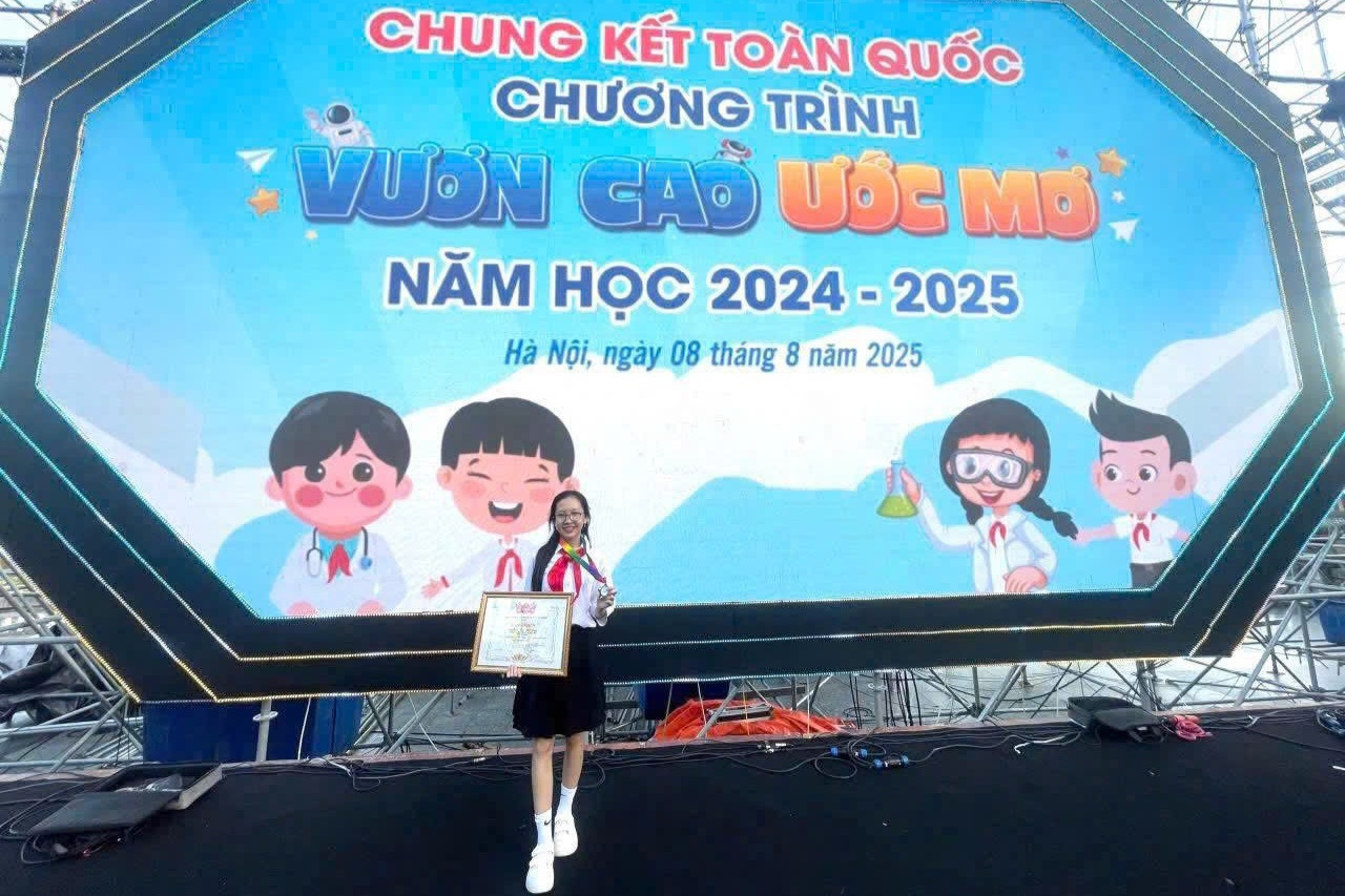 Trần Ngọc Bích Trâm – học sinh lớp 10 Trường THPT Di Linh, đại diện duy nhất của Lâm Đồng đạt Giải Tài năng toàn quốc “Vươn cao ước mơ” năm học 2024-2025.