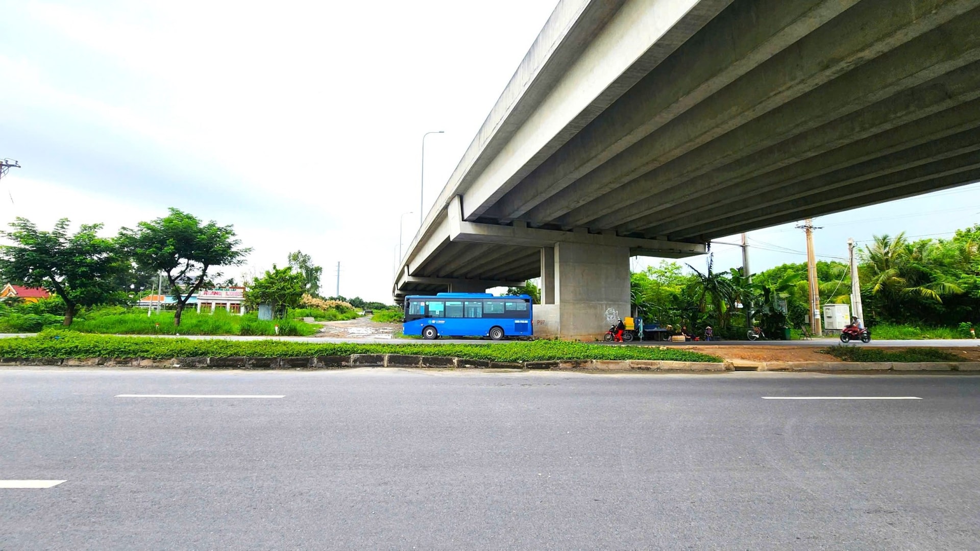 Khu vực giao giữa đường Rừng Sác với cao tốc Bến Lức - Long Thành và cầu Cần Giờ trong tương lai.