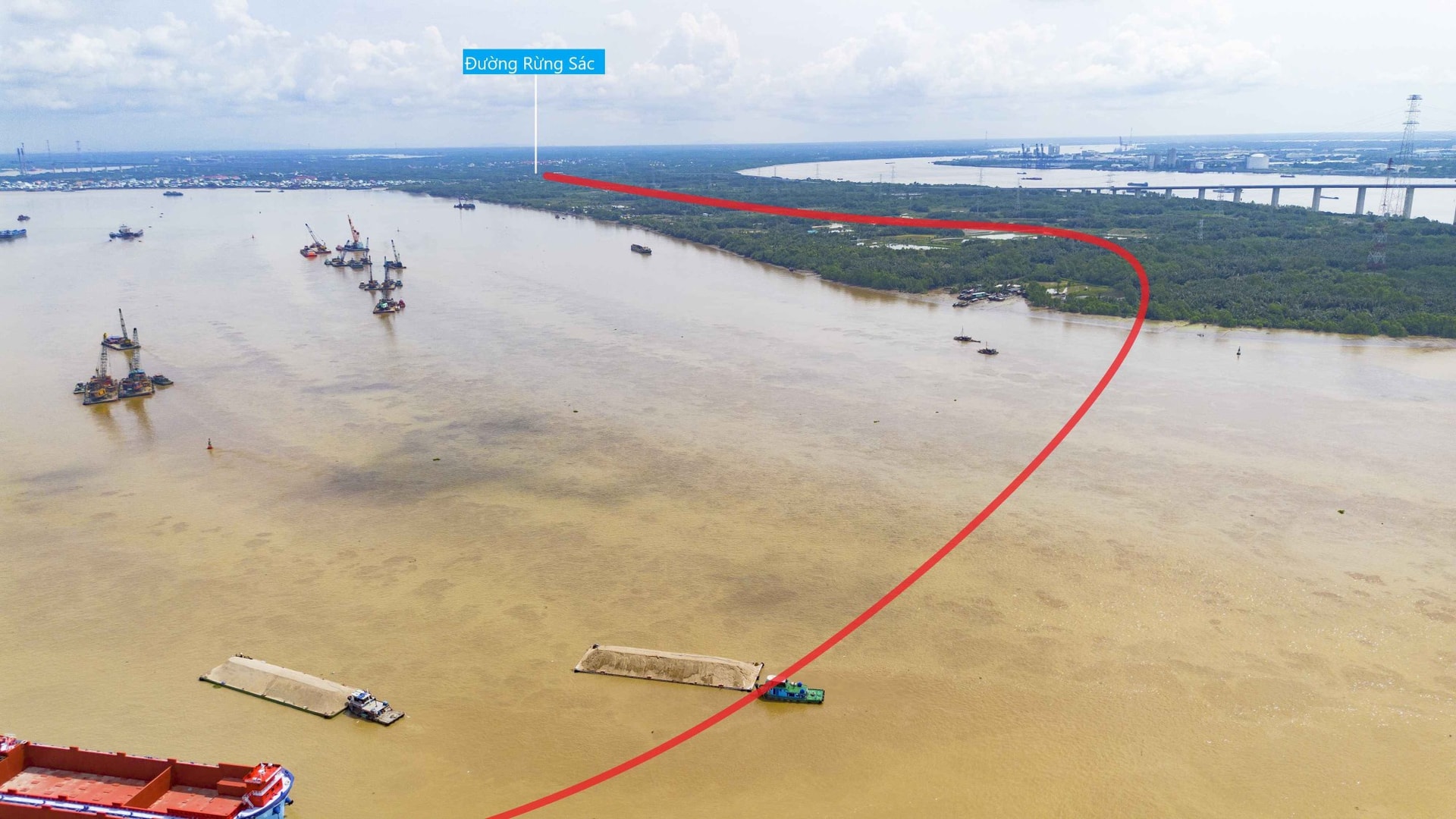 Cầu được xây theo dạng dây văng, tĩnh không thông thuyền 55 m.