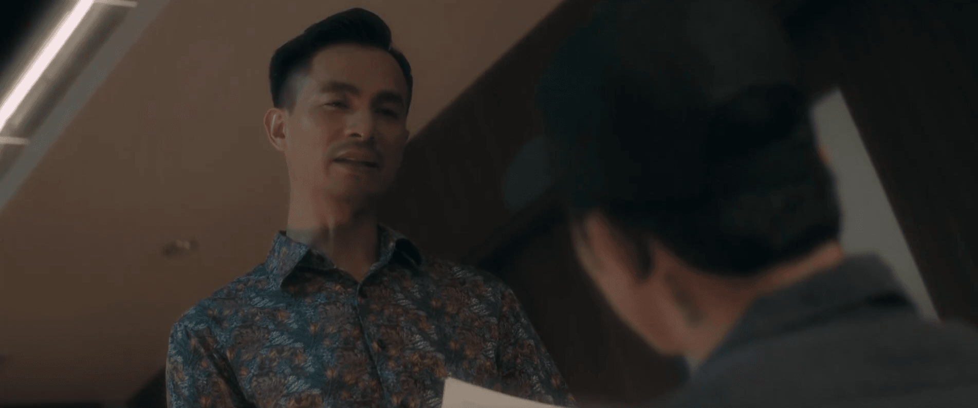 Lằn ranh - Tập 12: Triển quyết tham gia cuộc đua giành ghế Giám đốc Sở - Ảnh 2.