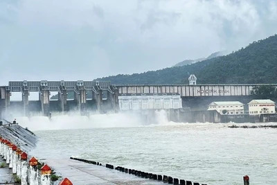 Hồ Định Bình tăng điều tiết nước qua tràn, cảnh báo ngập vùng thấp trũng.