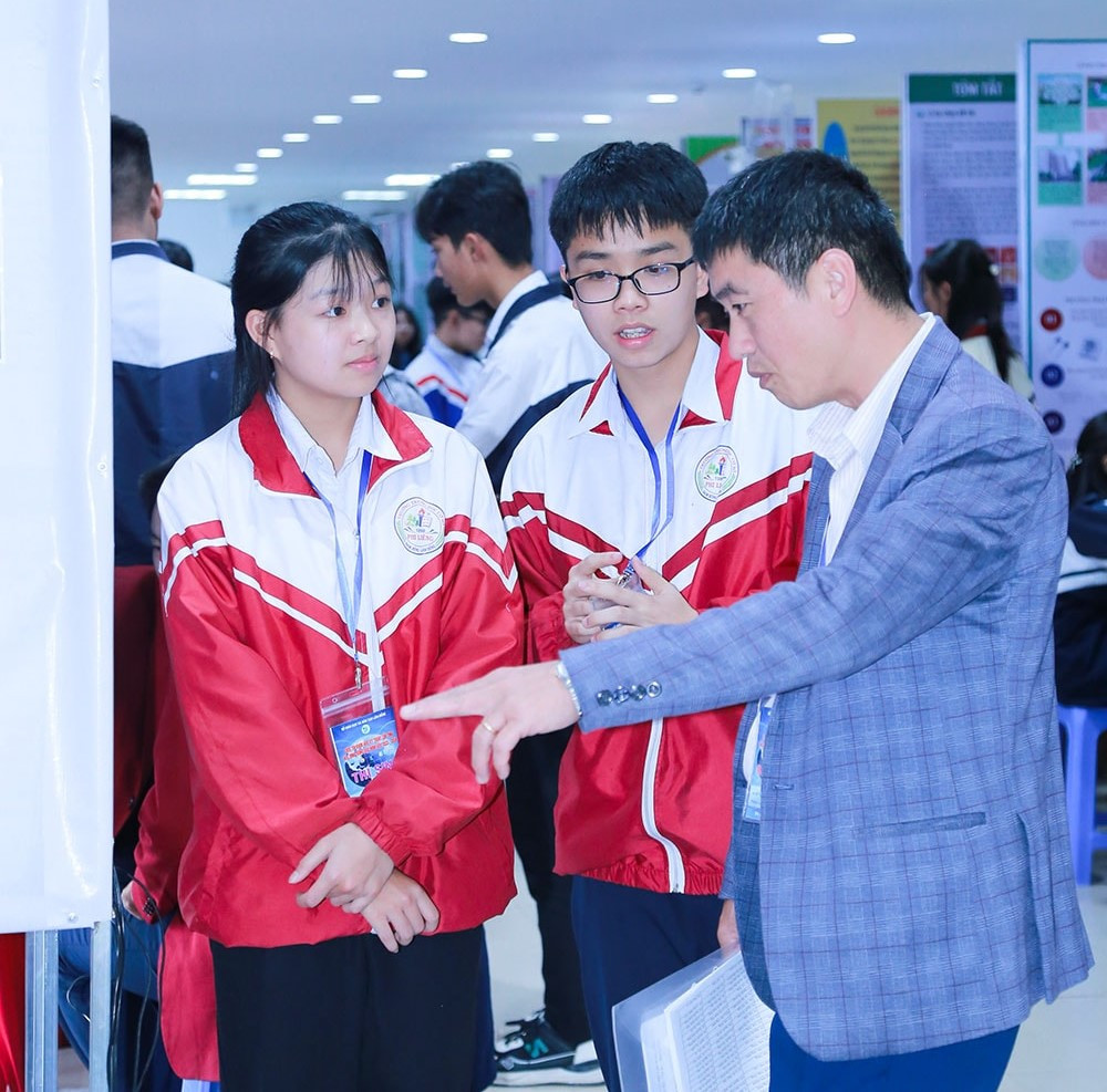 hanh-trinh-truong-thanh-cua-moi-tai-nang-luon-co-dau-an-cua-nguoi-thay.jpg