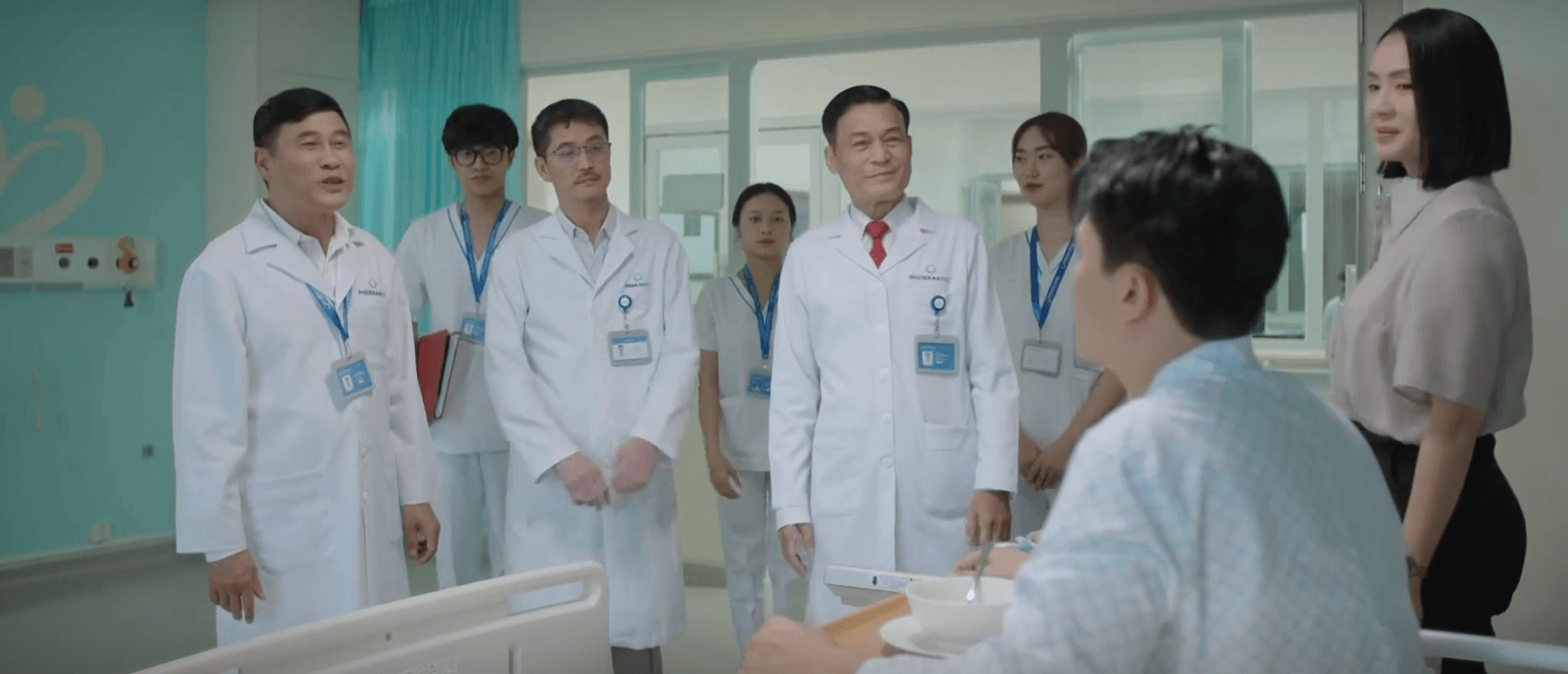 Thu lo lắng cho tình trạng sức khỏe của chồng.