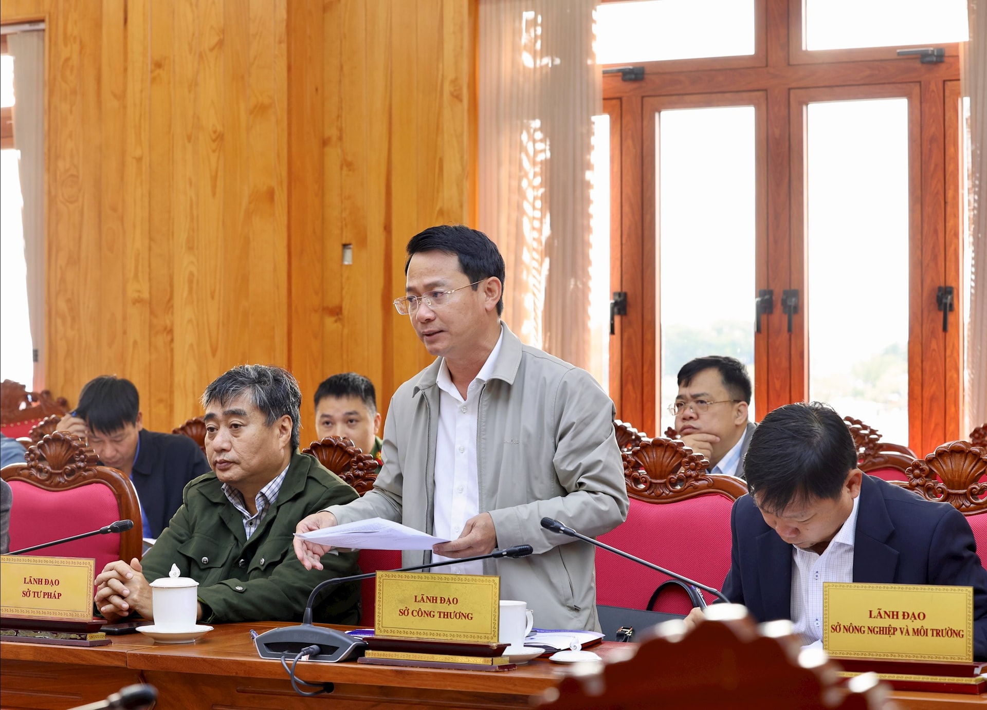 Herr Nguyen Ba Ut - chef för industri- och handelsdepartementet presenterade sina synpunkter