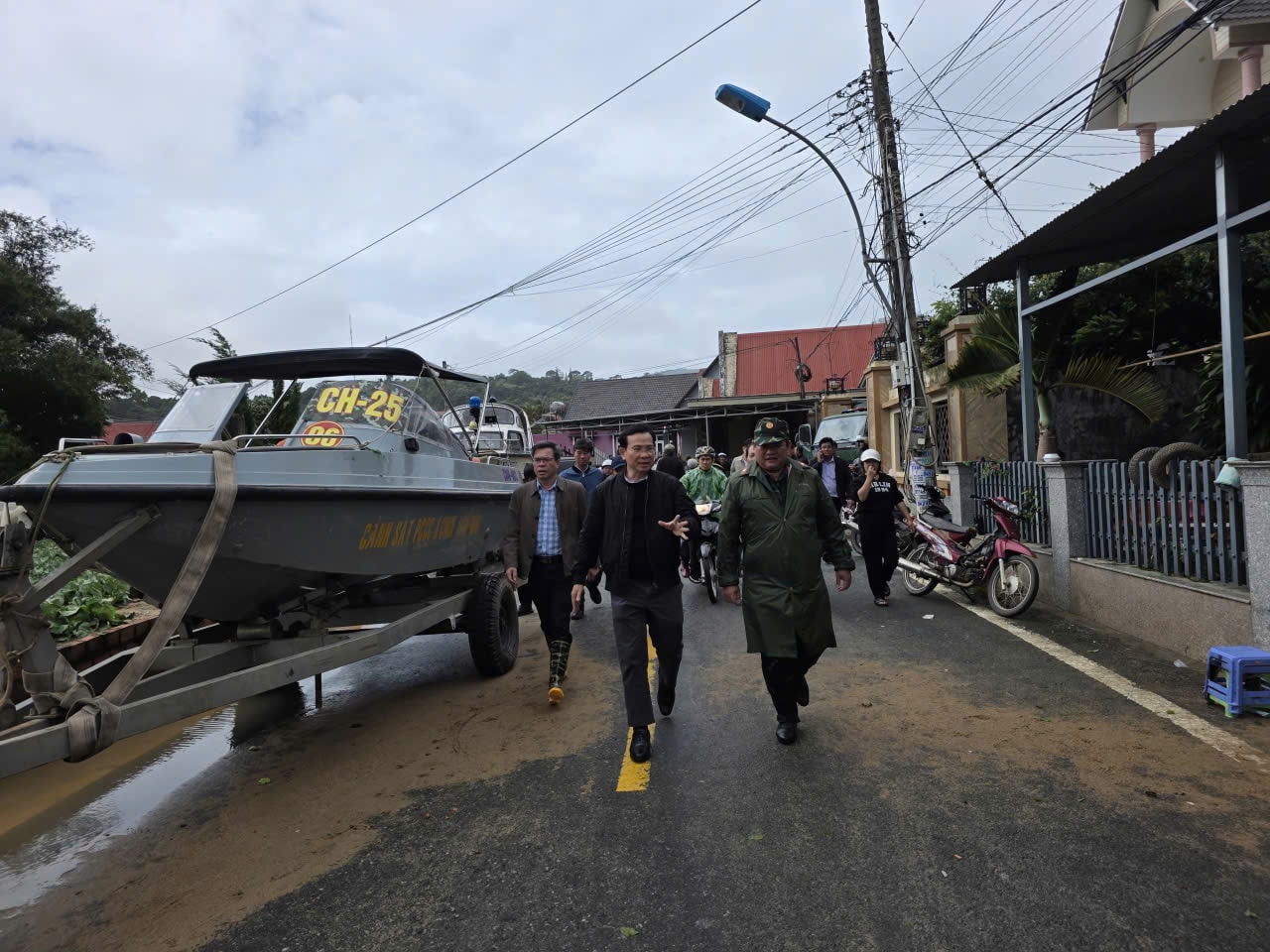 Ketua Provinsi memeriksa