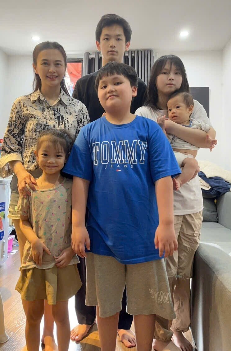 Hiện tại, nữ BTV đã làm mẹ 5 con.