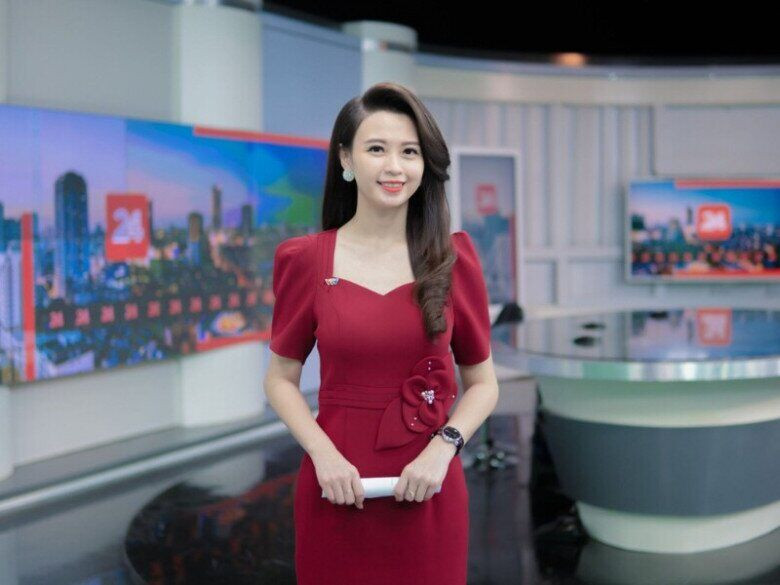 BTV Hương Liên để lại ấn tượng với khán giả bởi nhan sắc xinh đẹp, nhẹ nhàng.
