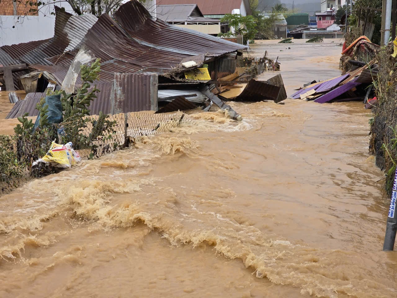Many houses were flooded