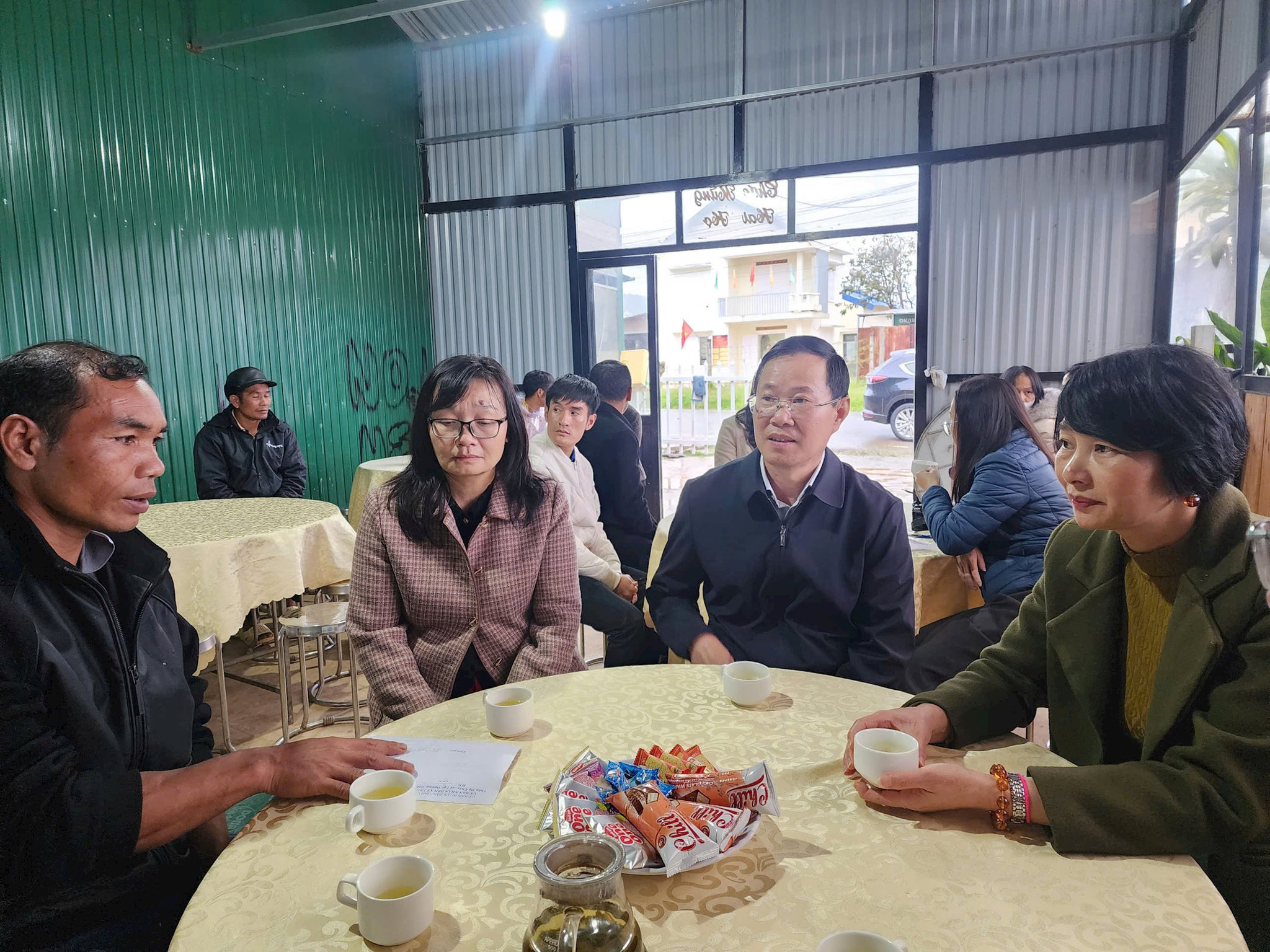 Thăm hỏi gia đình nạn nhân Nguyễn Văn Th.