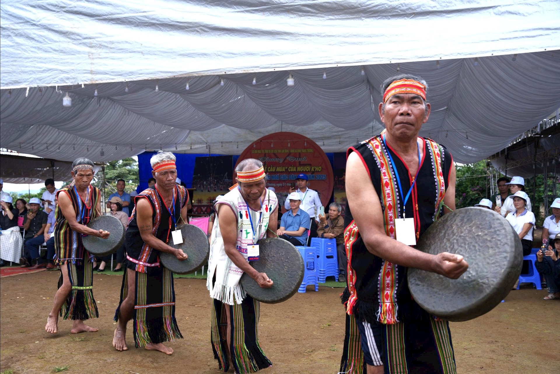 S 49 etnickými skupinami je budování velké národní jednoty důležitým úkolem Vlastenecké fronty na všech úrovních provincie Lam Dong.