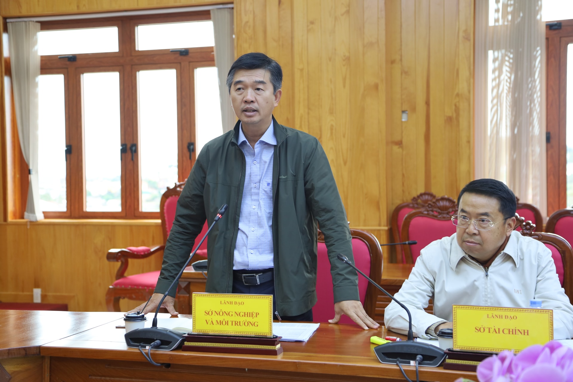 Ředitel ministerstva zemědělství a životního prostředí Phan Nguyen Hoang Tan hovoří