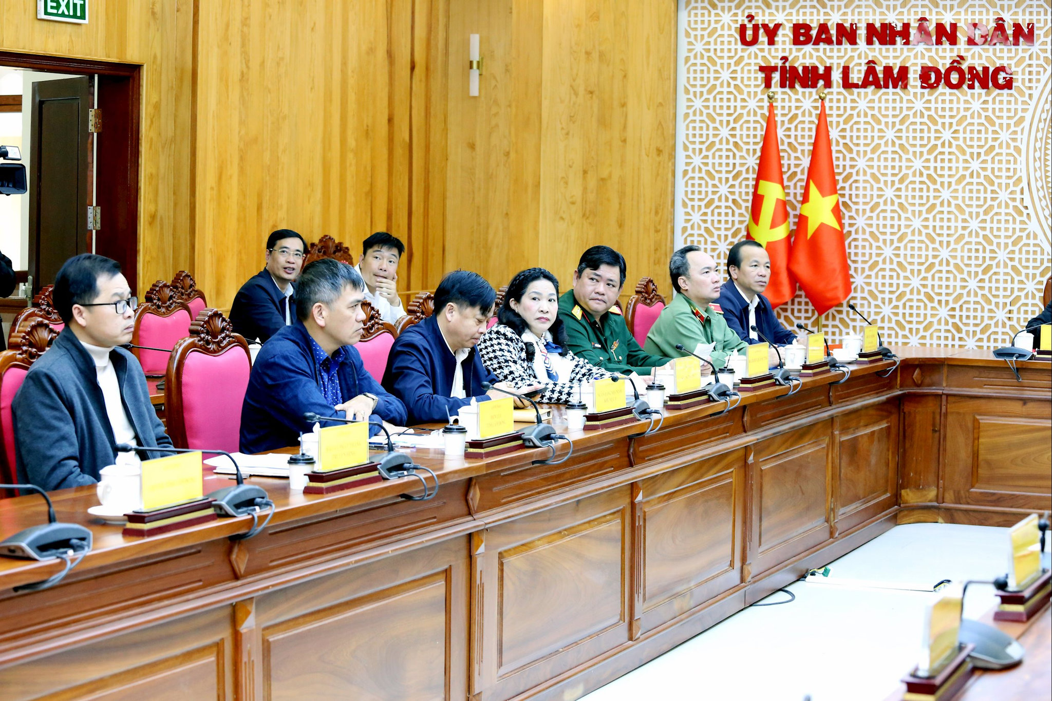 Đại diện các sỏ, ban ngành tham dự cuộc họp (2)