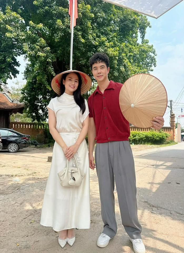 Hậu trường cảnh hẹn hò ăn cháo lòng của Ngân và Dũng.