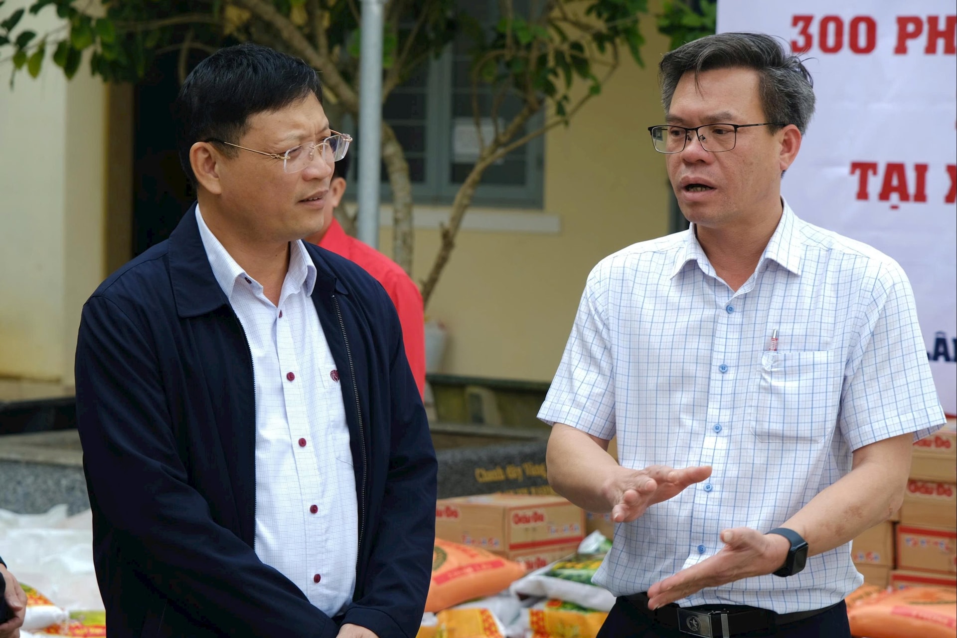 Praat met lokale leiders