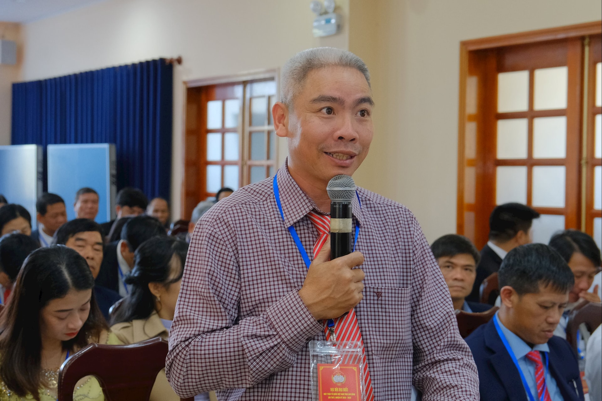 Doan Le Anh, a Quang Truc község Vietnámi Hazai Front Bizottságának elnöke hozzászólásokat tett a 2. számú vitacsoportban.