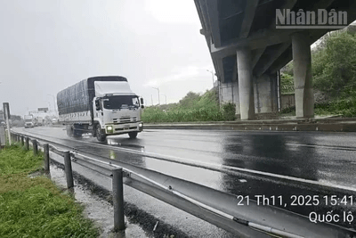 Từ 14h chiều nay các xe đã có thể lưu thông 2 chiều qua hầm đèo Cả.