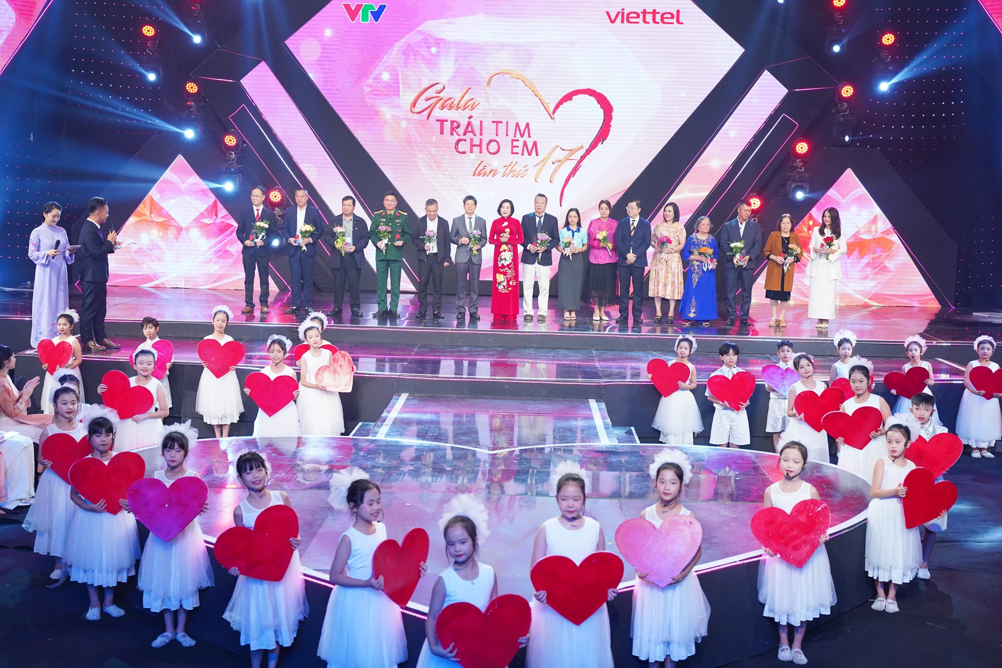 Gala Trái tim cho em: 17 năm bền bỉ nâng đỡ từng trái tim nhỏ bé - Ảnh 11.