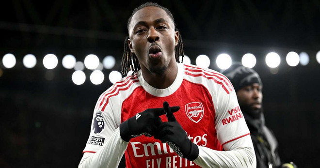 Eberechi Eze thăng hoa với cú hat-trick ở derby Bắc London. eberechi-eze-2411.jpg