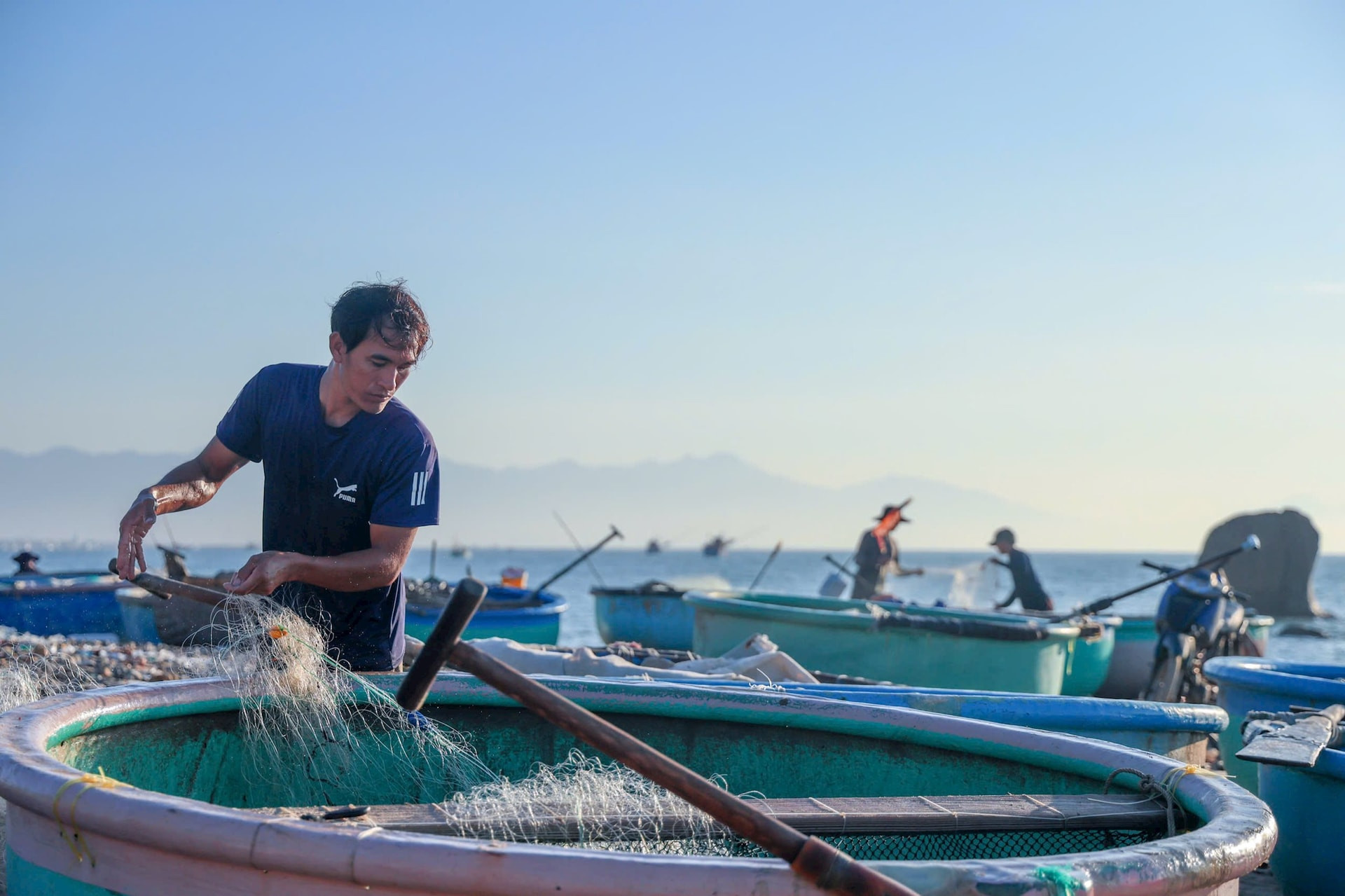 nhung-chiec-thung-cua-ngu-dan-lang-chai-mui-tro.jpg