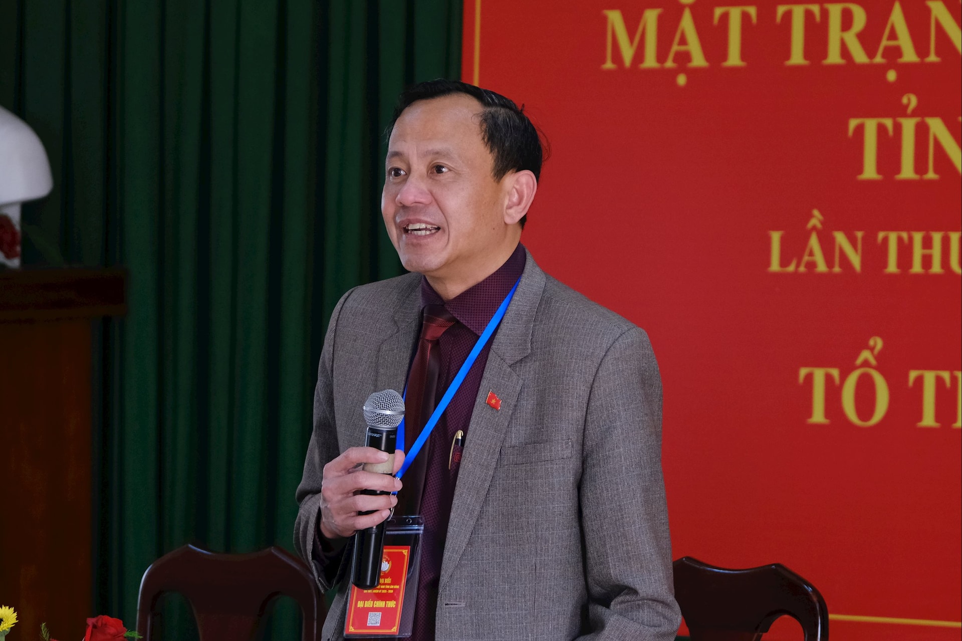 A 3. számú vitacsoportot Truong Van Tung elvtárs, a Vietnámi Hazai Front Tartományi Bizottságának alelnöke vezette és irányította.