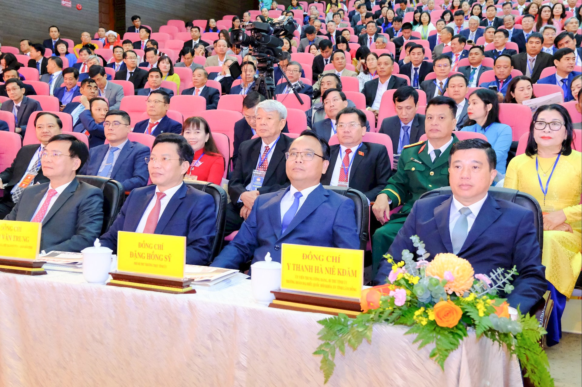Các đồng chí lãnh đạo tỉnh Lâm Đồng tham dự Đại hội