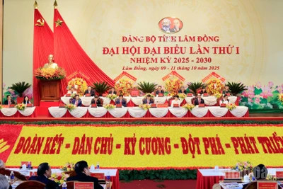 Đoàn Chủ tịch điều hành Đại hội đại biểu Đảng bộ tỉnh Lâm Đồng lần thứ I, nhiệm kỳ 2025-2030.