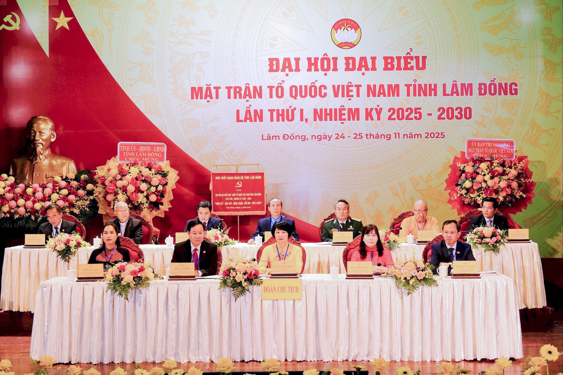 Đoàn Chủ tịch điều hành Đại hội
