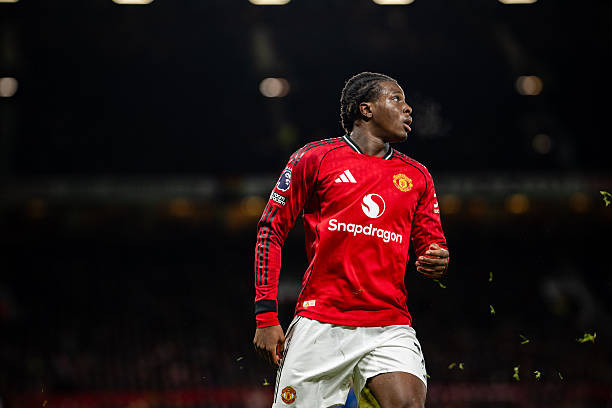 Patrick Dorgu có một trận đấu không tốt trước Everton.