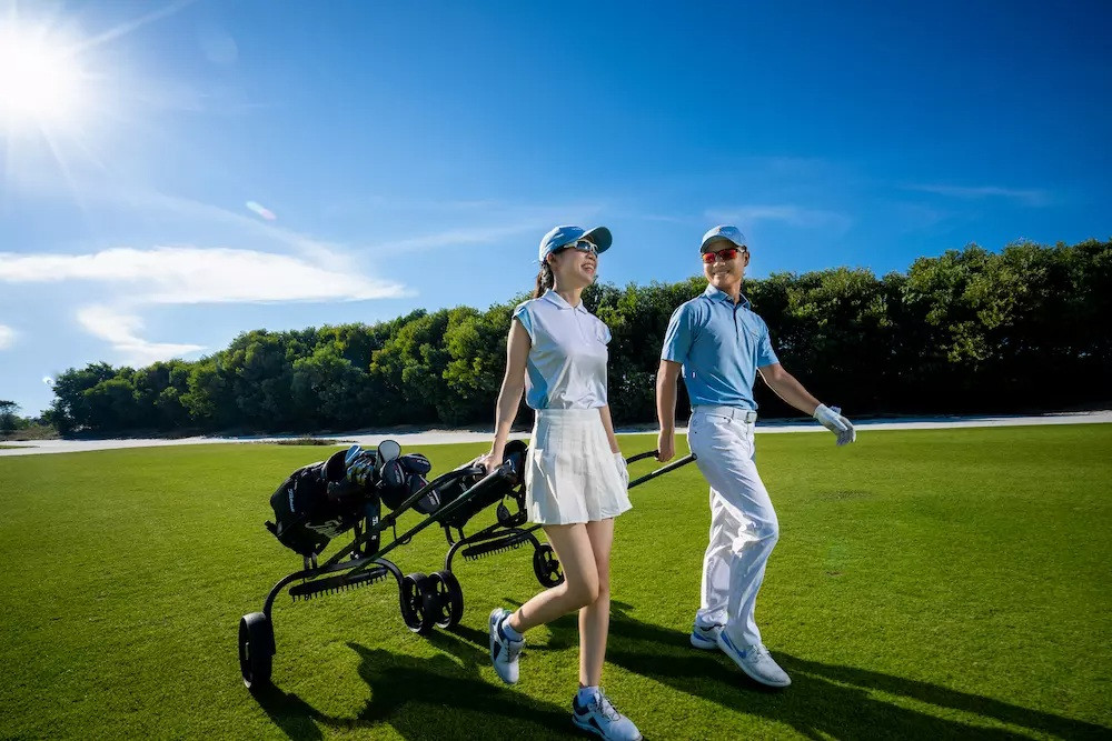 Sân golf Vinpearl Phú Quốc nằm giữa rừng nguyên sinh.