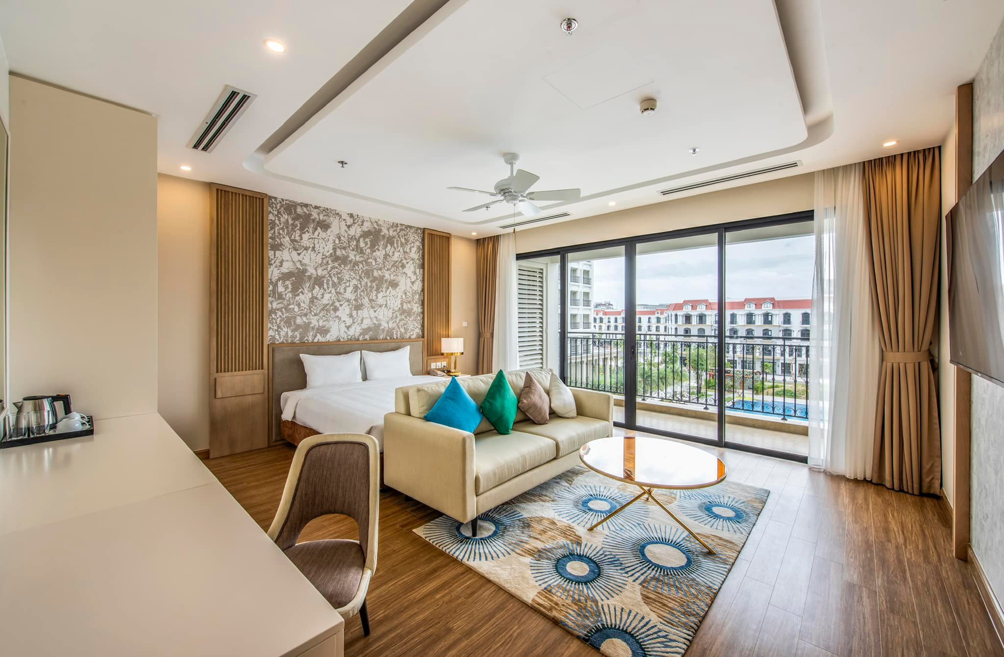 Khách sạn VinHolidays Fiesta Phú Quốc với kiến trúc hiện đại