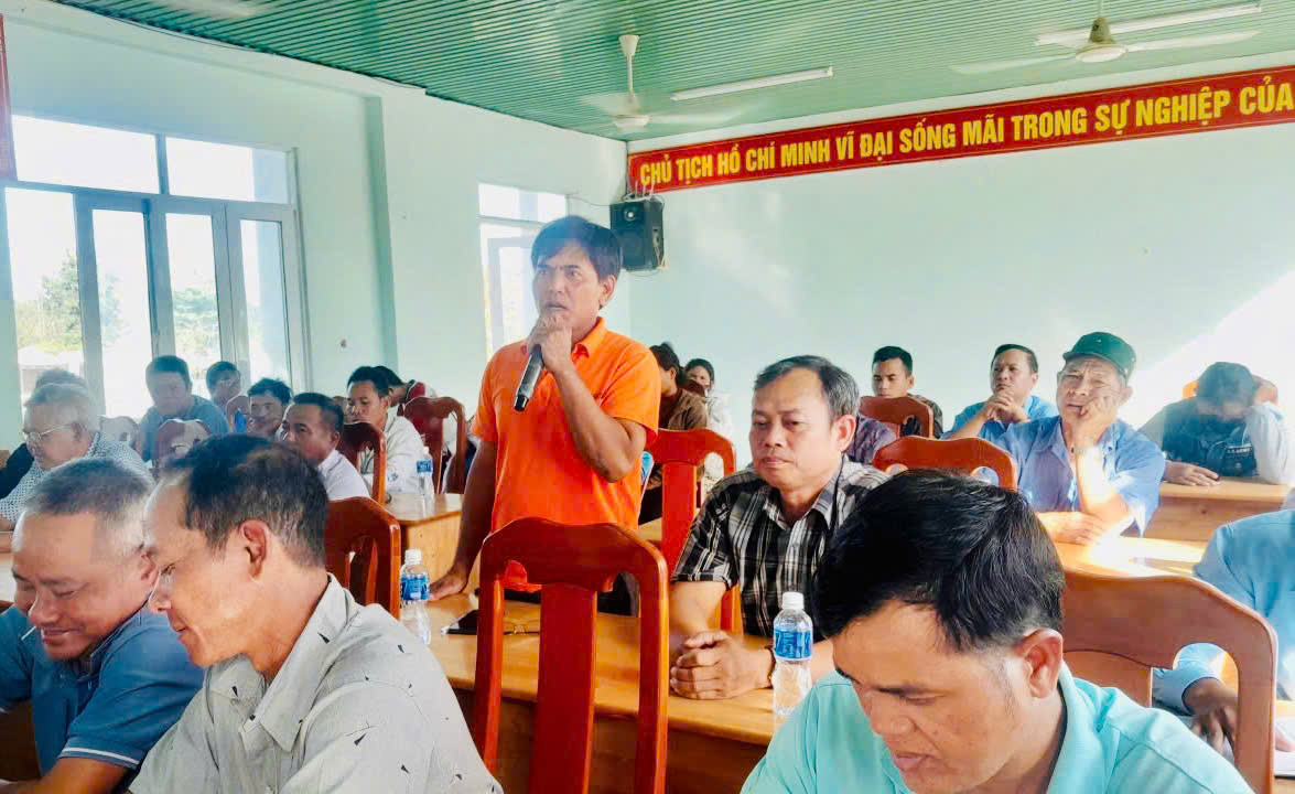 Người dân nêu ý kiến tại buổi đối thoại