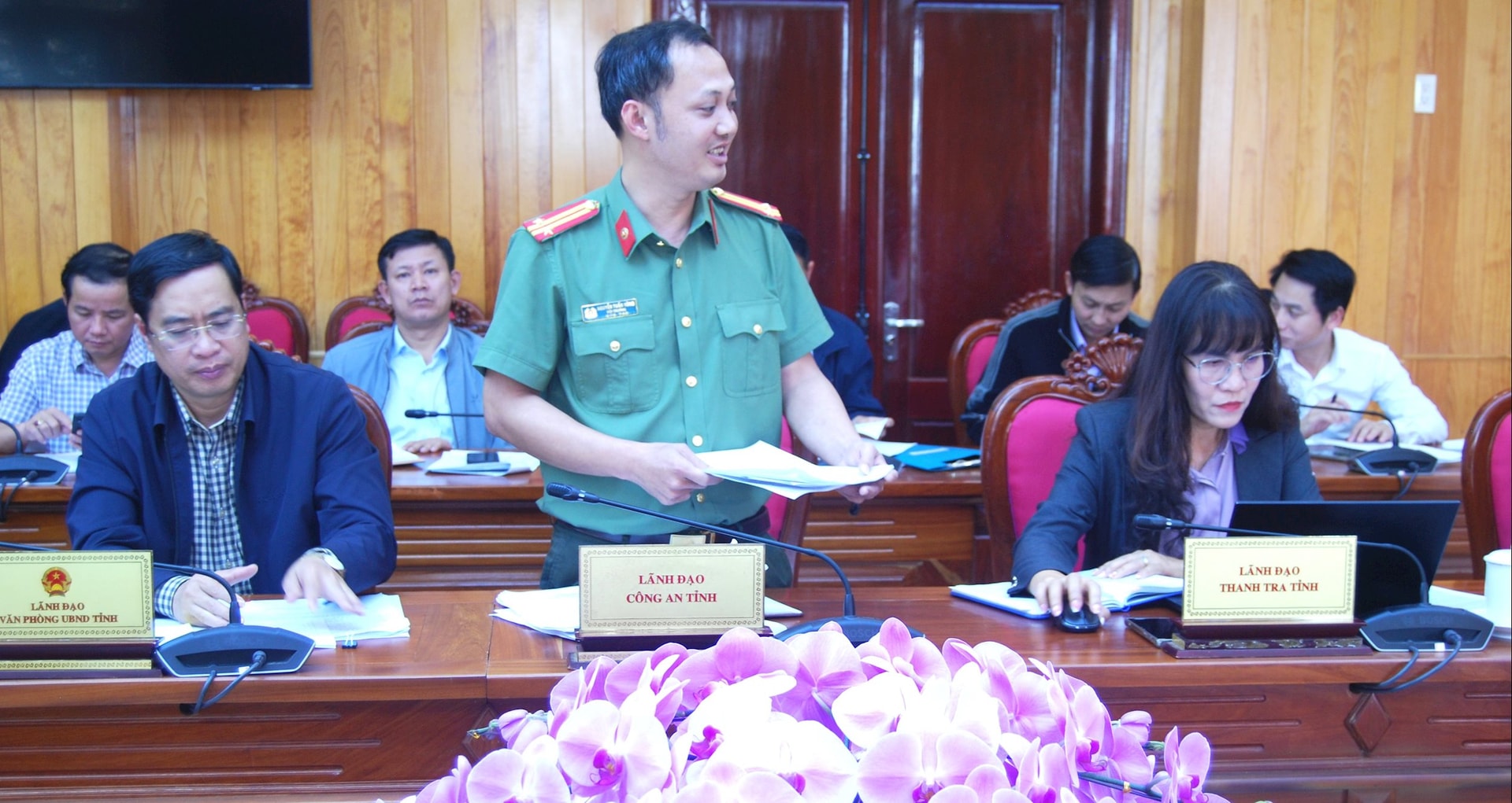 តំណាងនគរបាលខេត្ត Lam Dong ថ្លែងក្នុងកិច្ចប្រជុំ