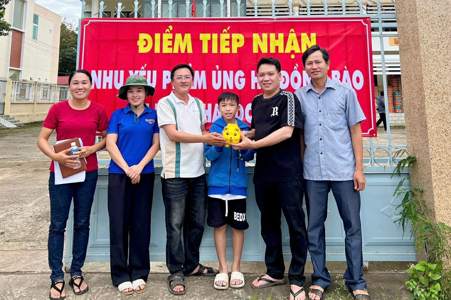 em-nguyen-thai-kha-hoc-sinh-lop-5a3-truong-tieu-hoc-thuan-nam-2..jpg