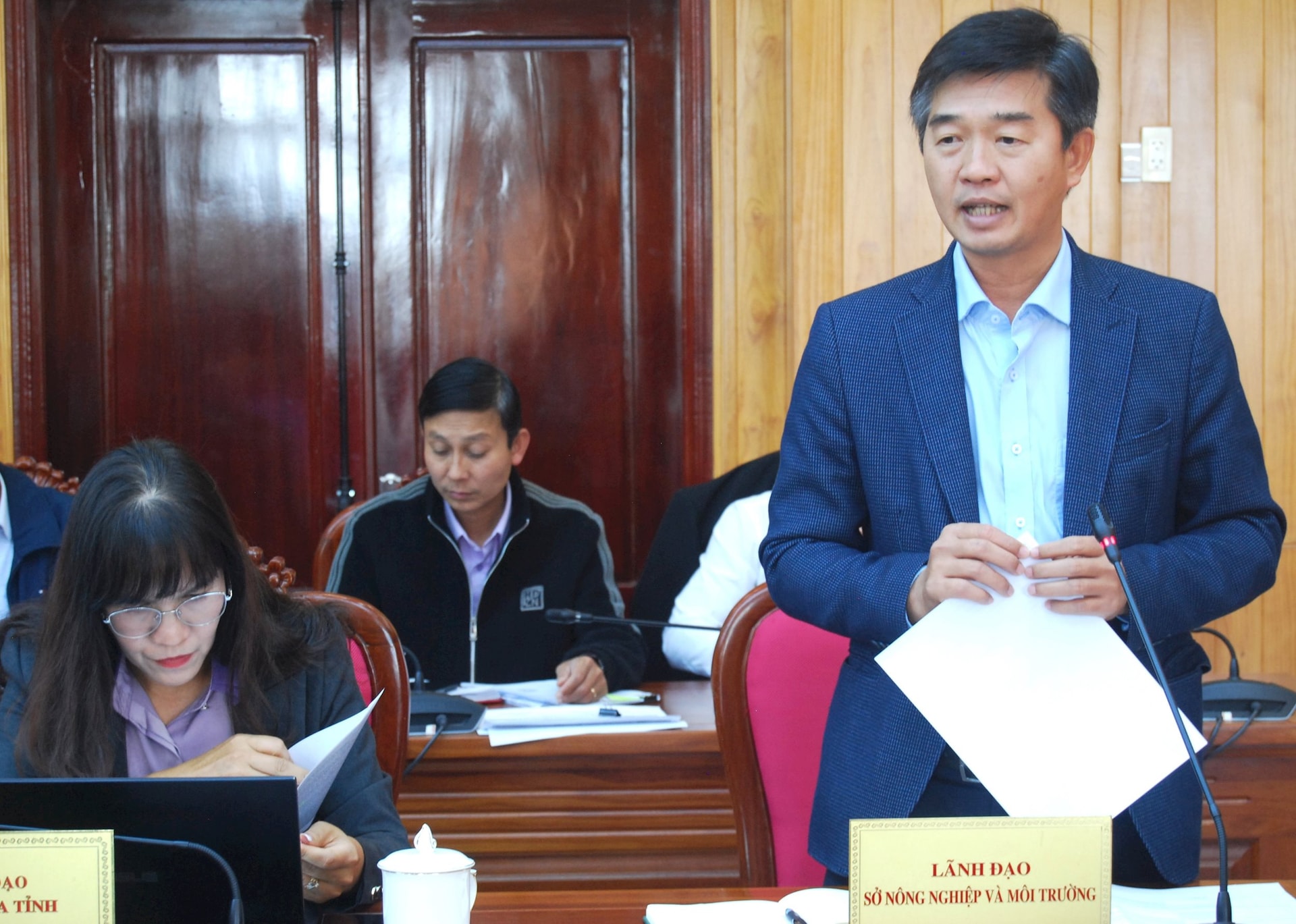 ប្រធាននាយកដ្ឋានកសិកម្ម និងបរិស្ថាន លោក Phan Nguyen Hoang Tan បានរាយការណ៍អំពីគម្រោងវិនិយោគក្រៅថវិកានៅឯកិច្ចប្រជុំ។