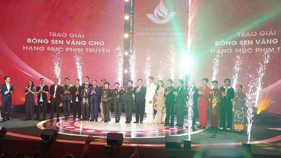 mưa đỏ 1