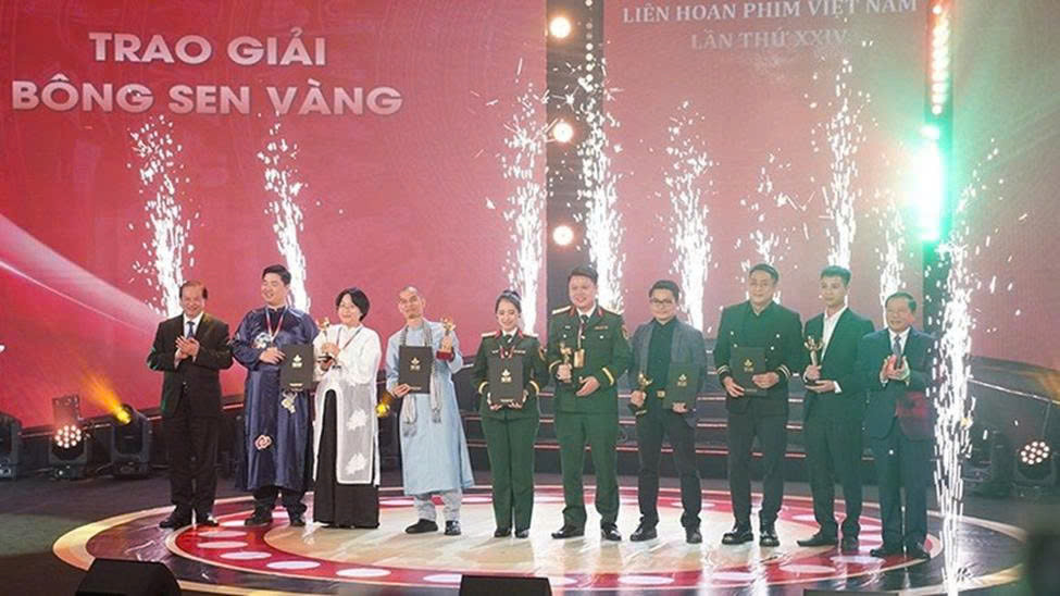 mưa đỏ