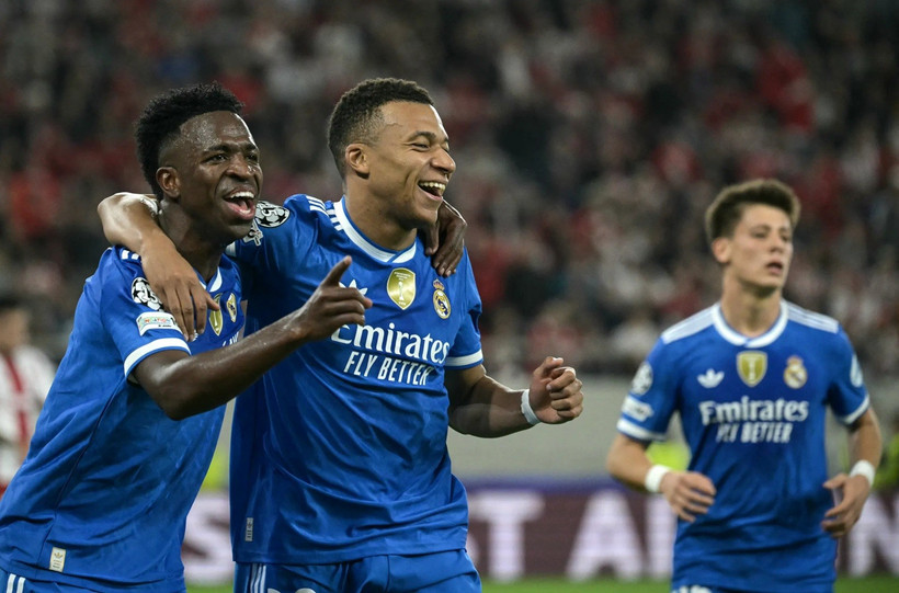 Mbappe (giữa) thăng hoa giúp Real giành chiến thắng. (Nguồn: Getty Images)