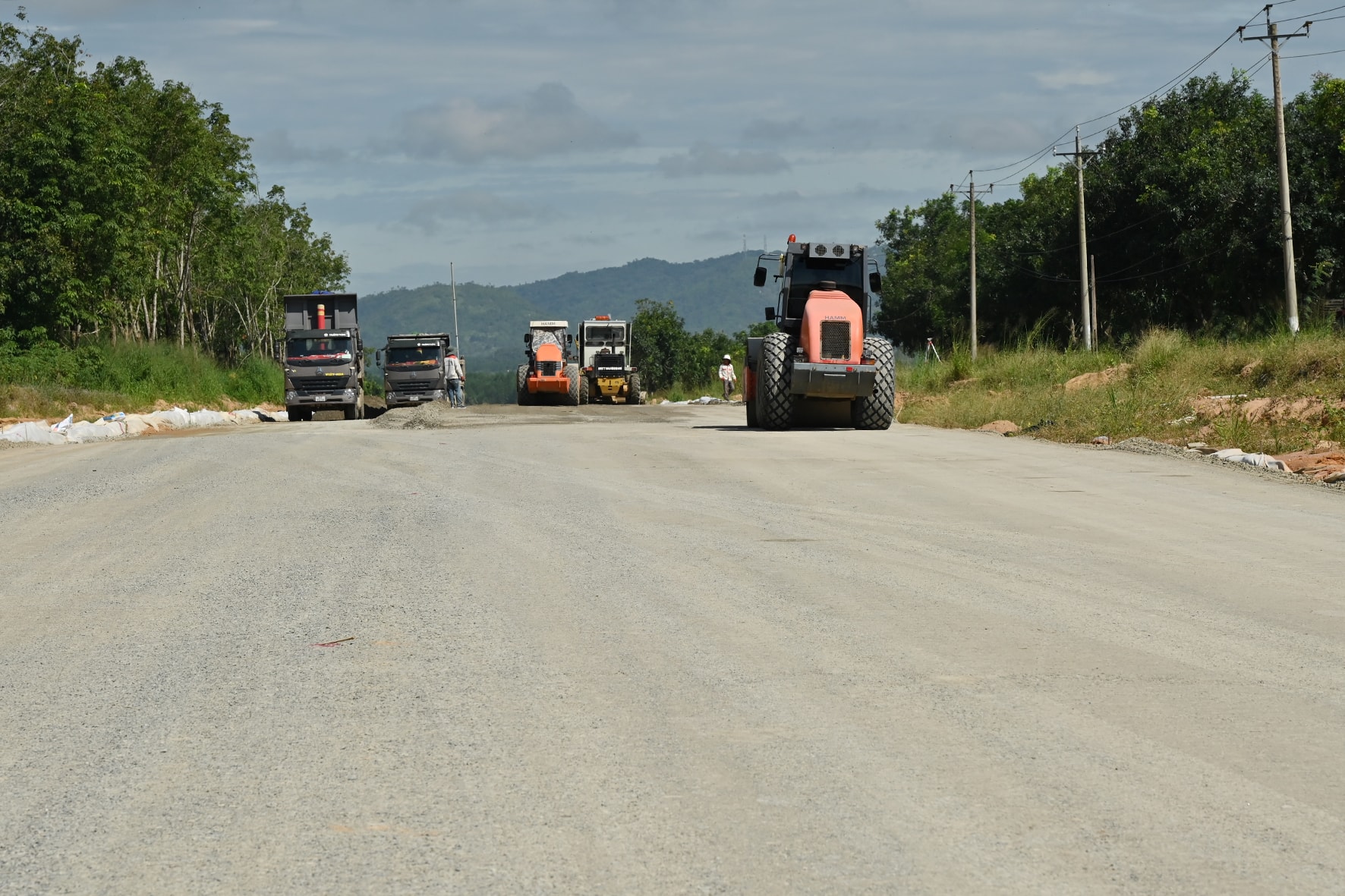 Bygging av Tan Minh-Son My-ruten. FOTO: DINH HOA (6