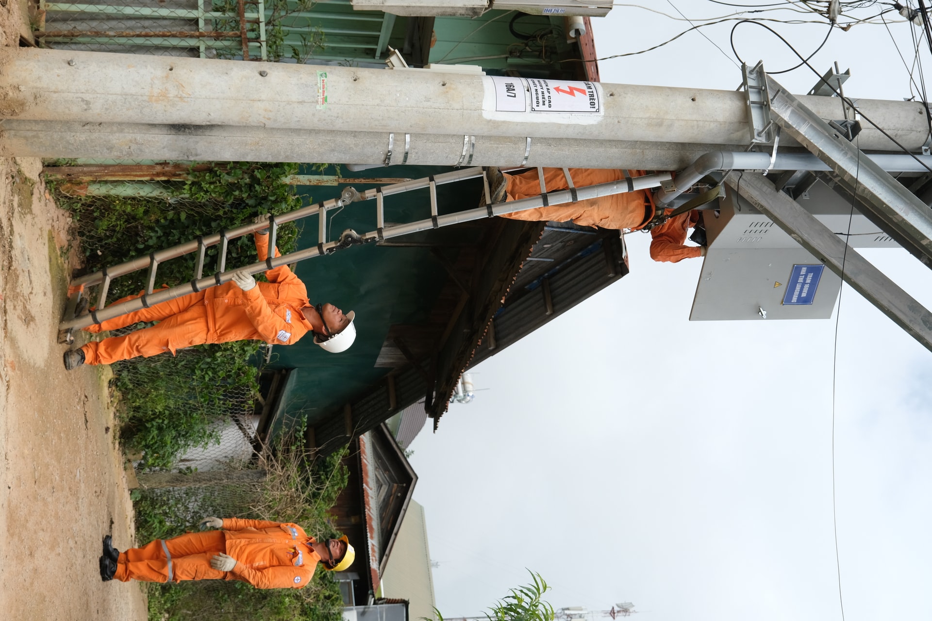 Đội Quản lý điện Lạc Dương đầu tư nâng cấp hệ thống lưới điện trên địa bàn 