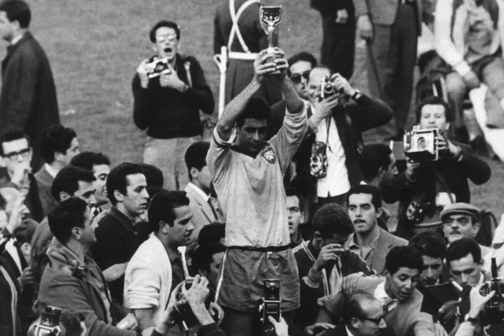 Sự xuất sắc của Garrincha đã giúp Brazil lần thứ 2 lên ngôi vô địch