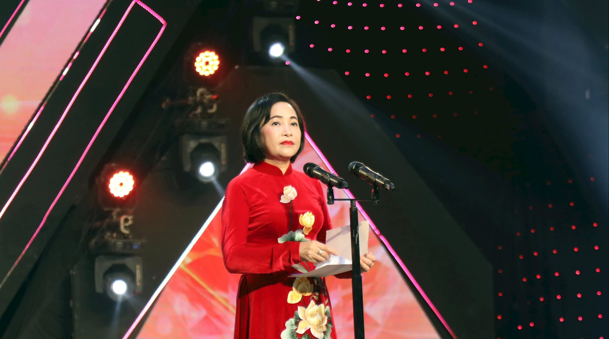 Phó Chủ tịch Quốc hội Nguyễn Thị Thanh phát biểu tại Chương trình “Gala 17 năm Trái tim cho em”.