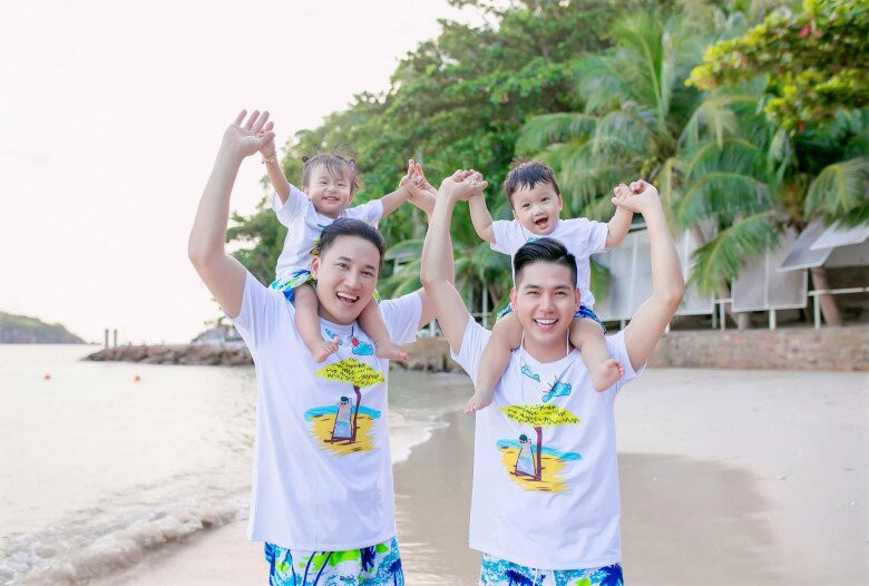 Cách nuôi dạy con của Thanh Đoàn và Hà Trí Quang được khen ngợi.