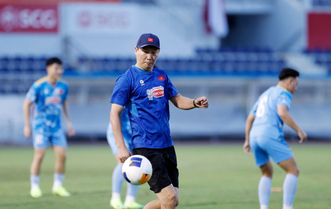 HLV Kim Sang-sik sẽ chốt danh sách vào chiều mai (29/11). (Nguồn: VFF) kim-sang-sik-chot-danh-sach-2811-2.jpg
